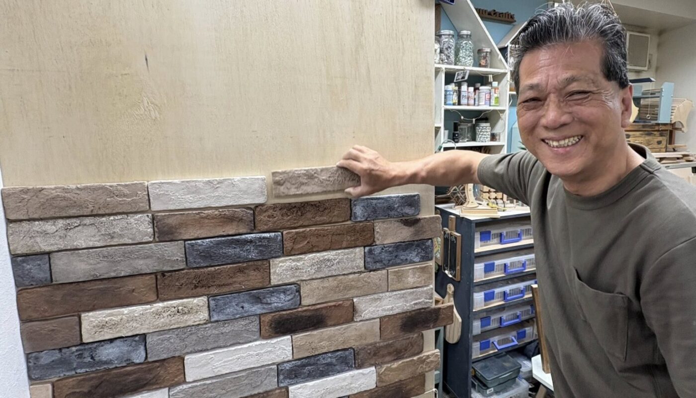 撮影用のブリック壁とワークテーブルを製作中