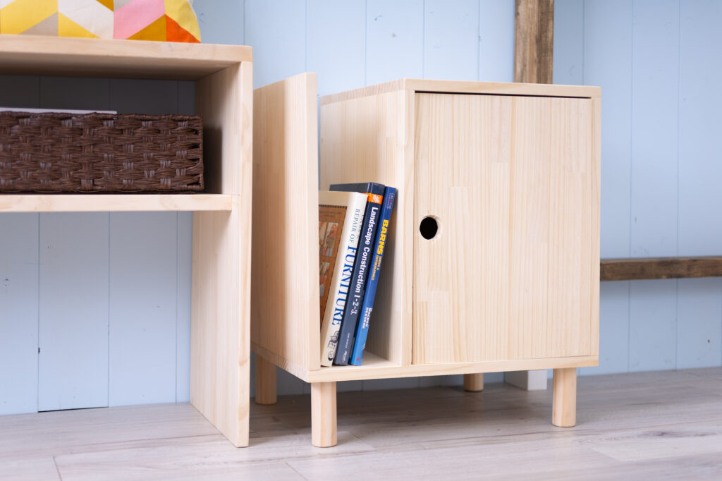 サイドテーブル