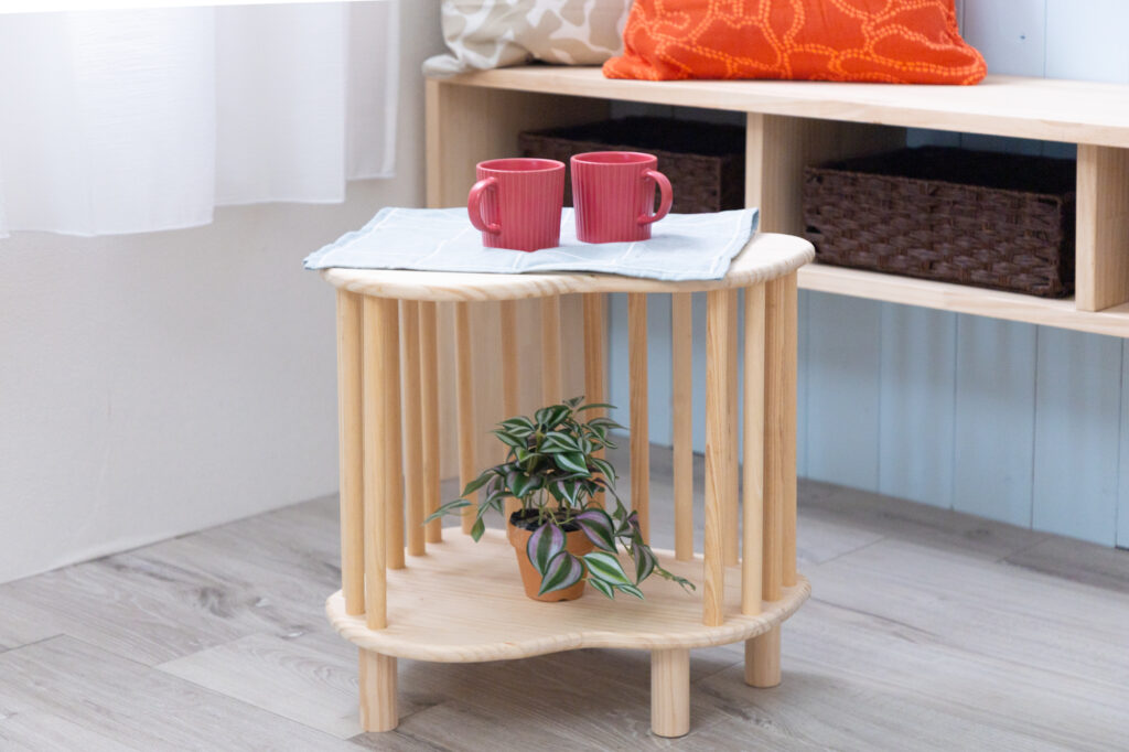 サイドテーブル