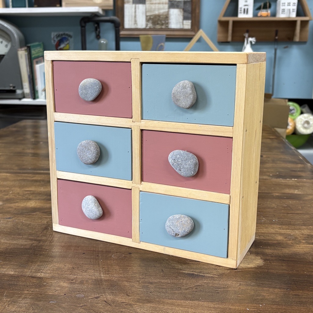 ミニチェスト｜小石をつまみに再利用したオリジナル収納家具
