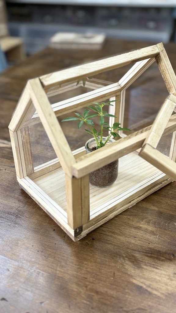 ミニ温室｜コンパクトでおしゃれなDIY温室の作品