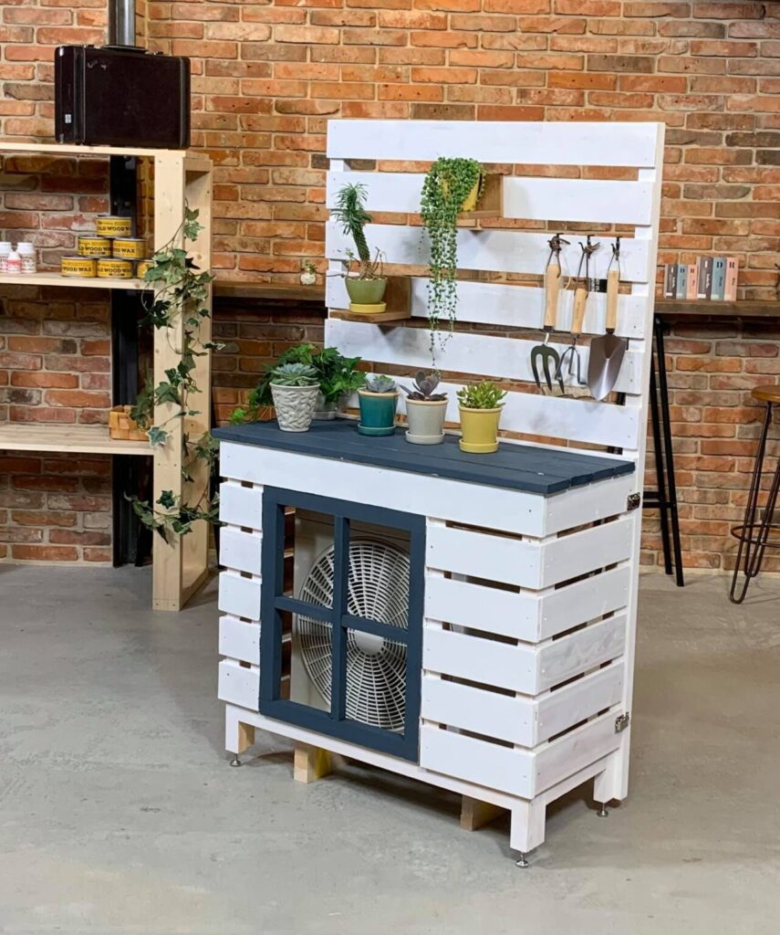 室外機カバーをDIY！植物も飾れるおしゃれなガーデン収納