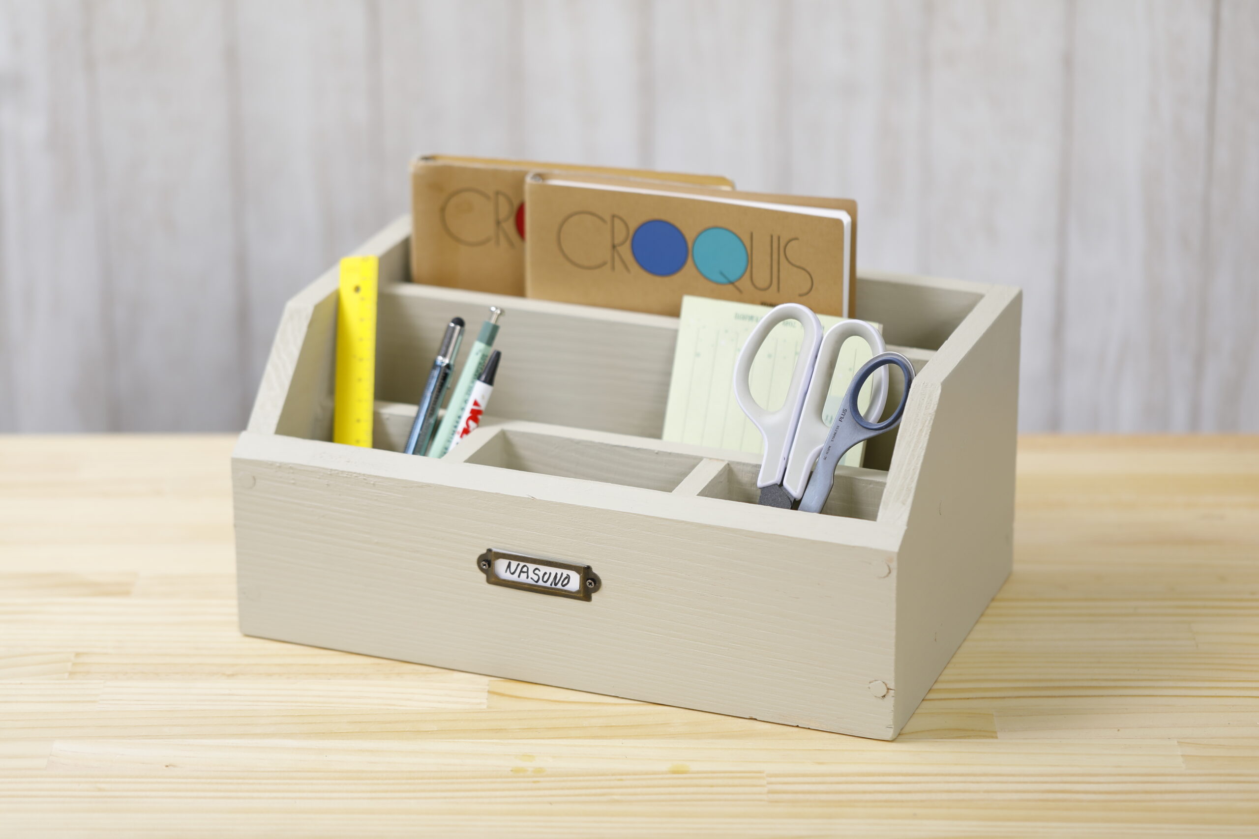 デスクオーガナイザーをDIY｜木製の仕切り付き卓上収納ボックス