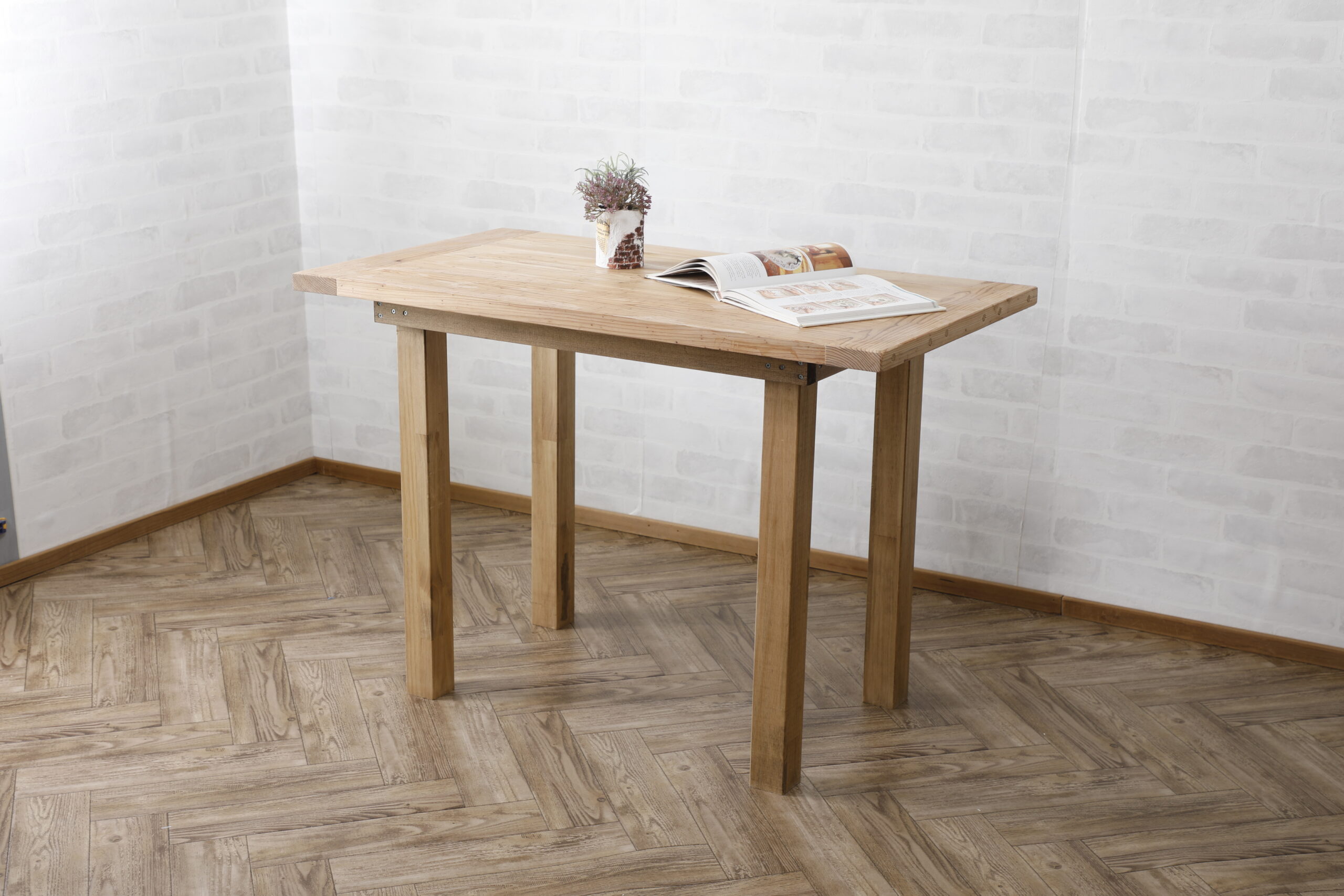 ダイニングテーブルをDIY｜木材で作るシンプルな木製テーブル