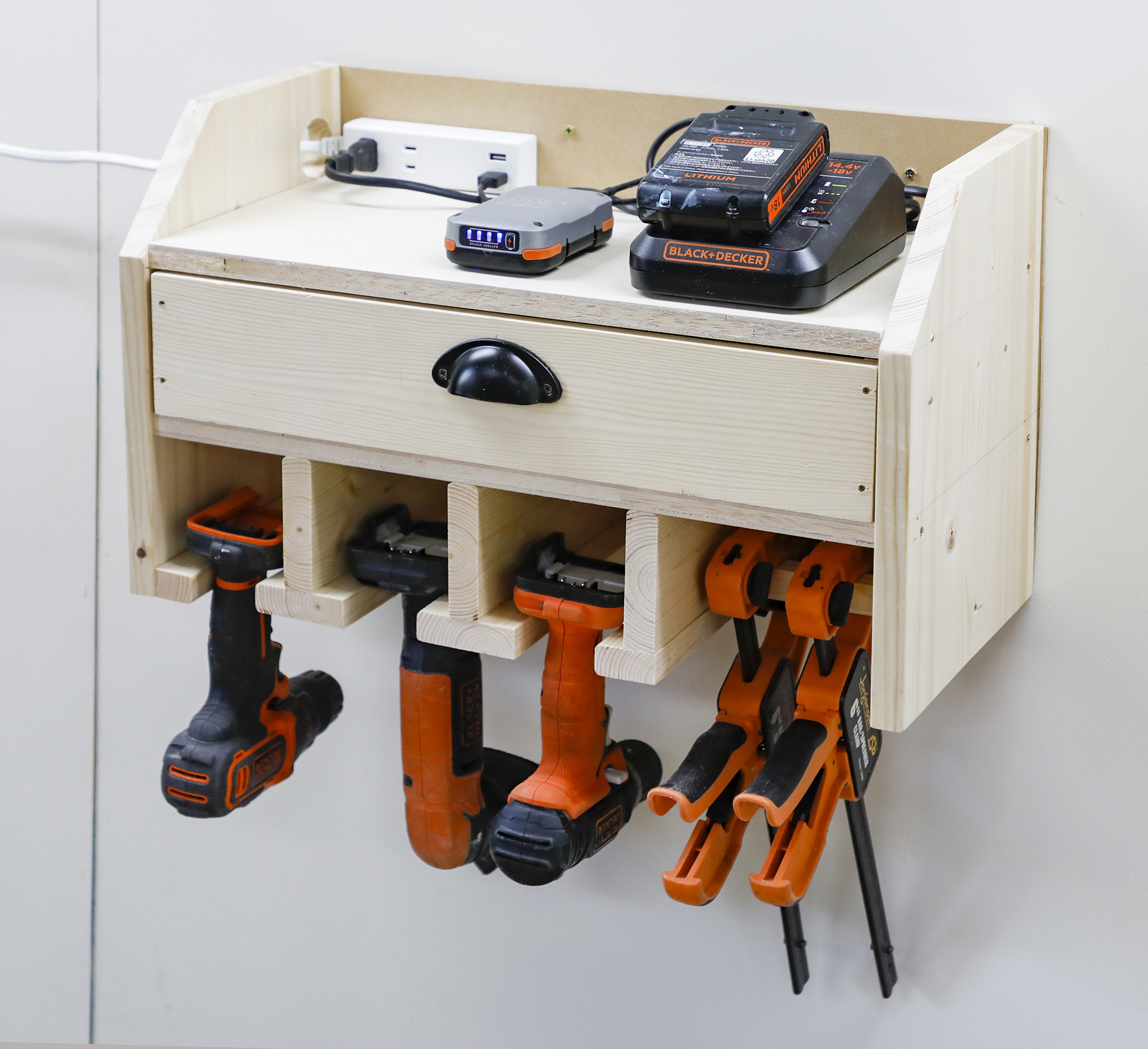 電動工具収納ラックをDIY！充電スペース付きで使いやすく整理