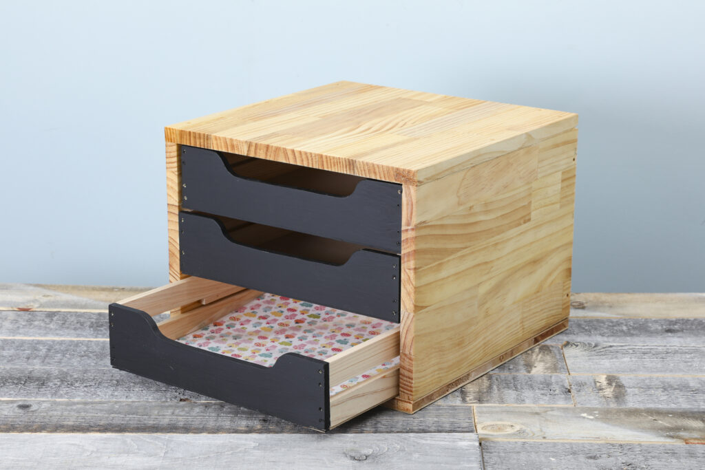 DIYで作る木製ペーパートレイ！書類をすっきり整理できる収納ボックス